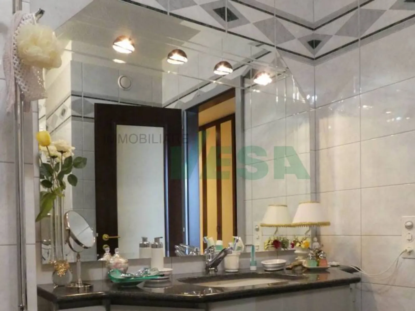 Elegante und komfortable 4,5-Zimmer-Wohnung mit atemberaubendem Seeblick - Foto 10 von 13