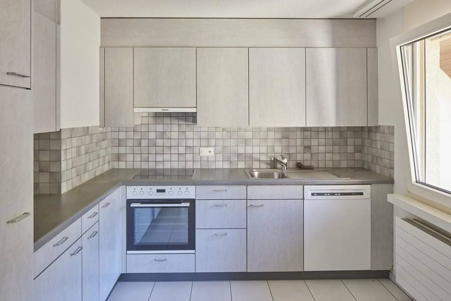 RENT WITHOUT DEPOSIT - Quiet residential area by the Aare, being renovated - Photo 3 of 11