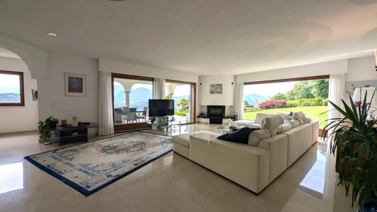 Eleganz und Privatsphäre nur wenige Minuten von Lugano entfernt - Villa mit Panoramaterrasse - Foto 1 von 19