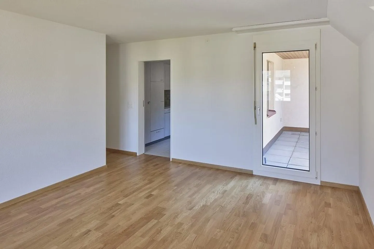 RENT WITHOUT DEPOSIT - Quiet residential area by the Aare, being renovated - Photo 6 of 11