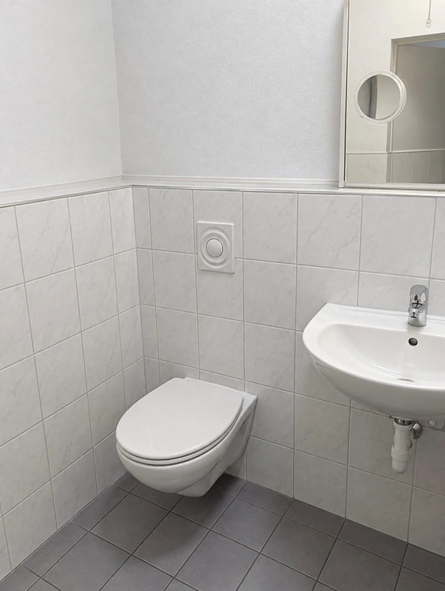 Commercial Space - Photo 4 of 7