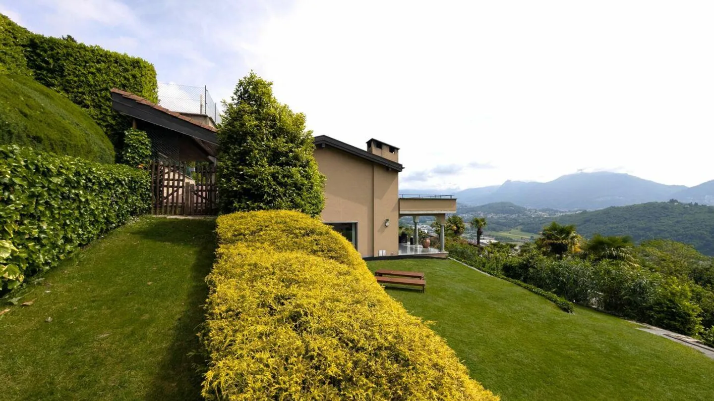Eleganz und Privatsphäre nur wenige Minuten von Lugano entfernt - Villa mit Panoramaterrasse - Foto 17 von 19
