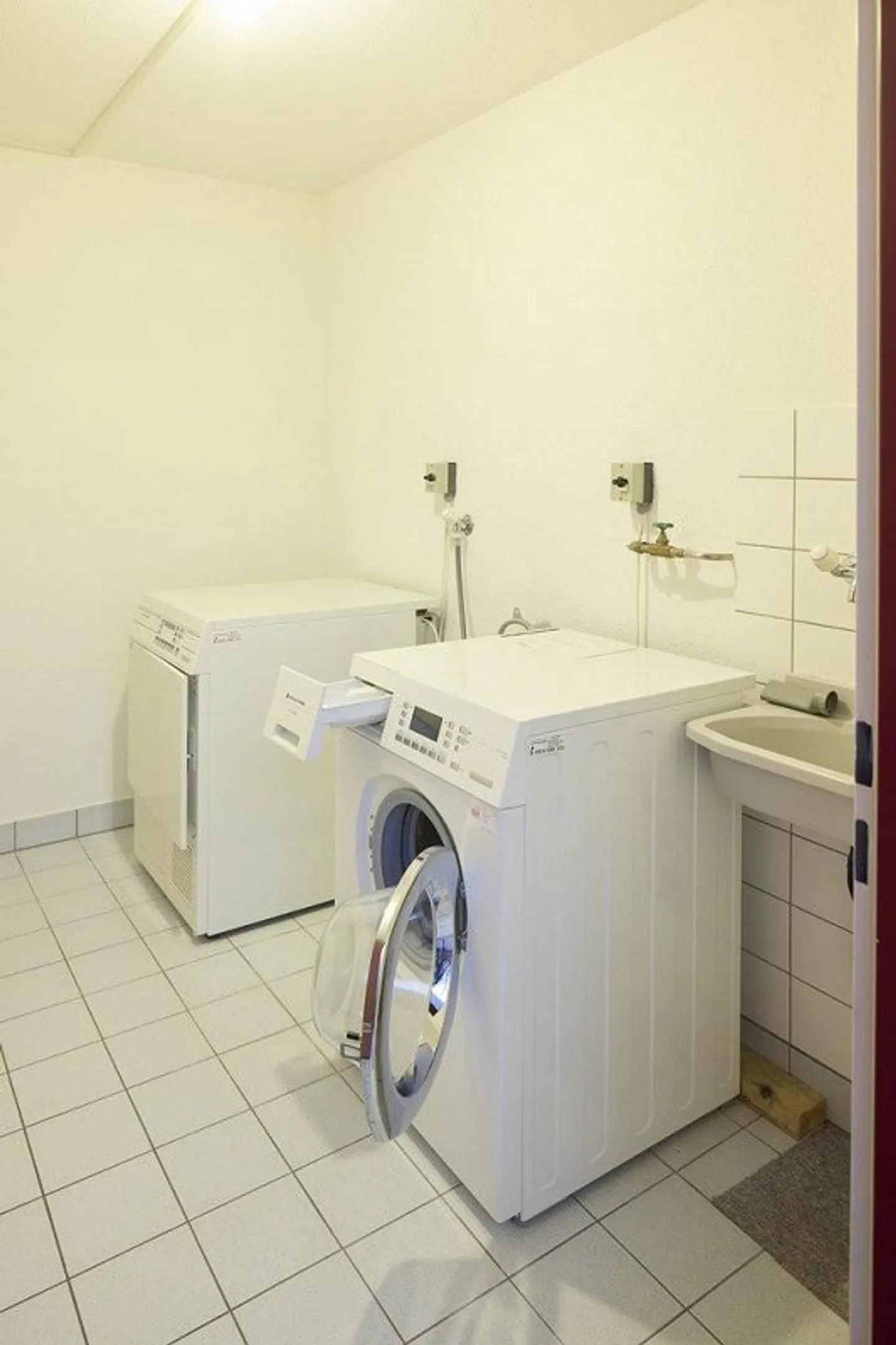 RENT WITHOUT DEPOSIT - Quiet residential area by the Aare, being renovated - Photo 10 of 11