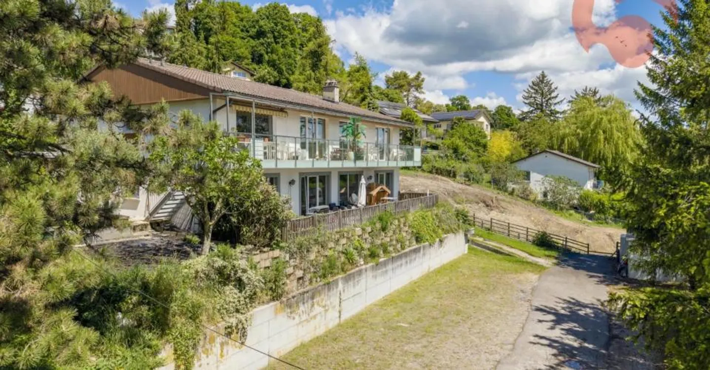 Einzelvilla mit Mieteinnahmen nur wenige Schritte vom See entfernt - Foto 1 von 10