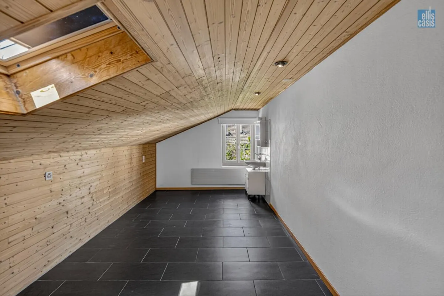Charming Flarz House Jewel with Idyllic Garden - Photo 9 of 13