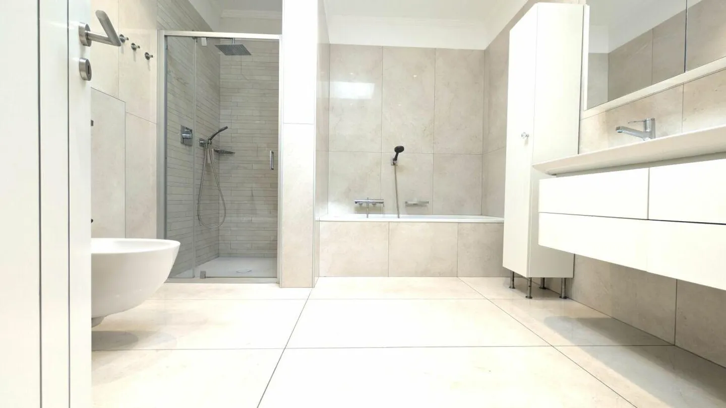 Prestigeträchtige Penthouse mit großzügigen Räumen und drei Panoramaterrassen - Foto 15 von 19