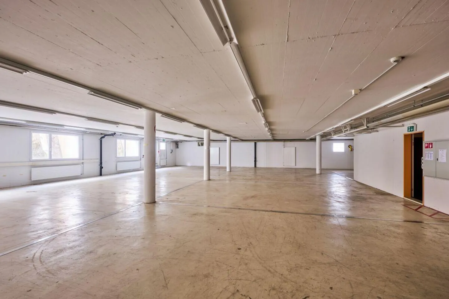 Bâtiment de bureaux, commercial et d'entrepôt - Photo 4 sur 12