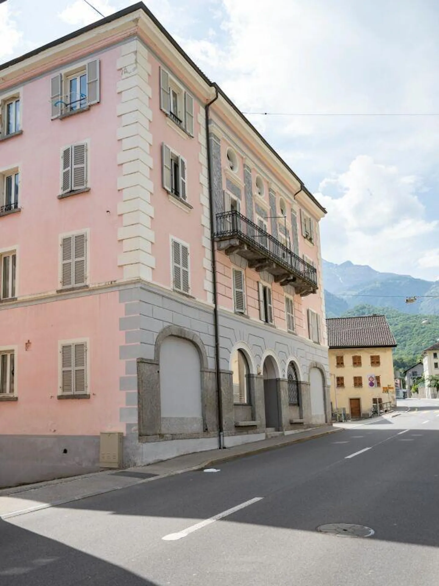 5 WOHNUNGEN VERSCHIEDENER GRÖSSEN - INTERESSANTES ANGEBOT AUCH FÜR RED... - Foto 1 von 7