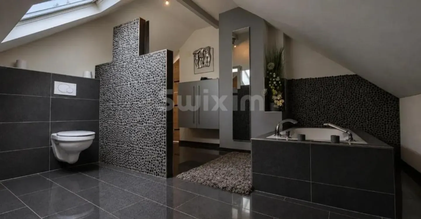 Exceptional Detached House - Photo 6 of 6