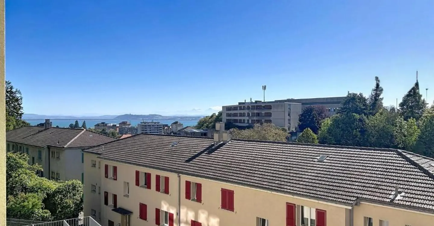 Lumineux 3.5 pièces avec balcon et vue à Neuchâtel - Photo 1 of 9