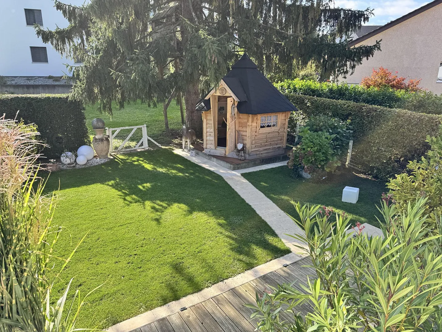 Modern, Luxurious & Centrally Located with Separate Studio - Photo 4 of 13