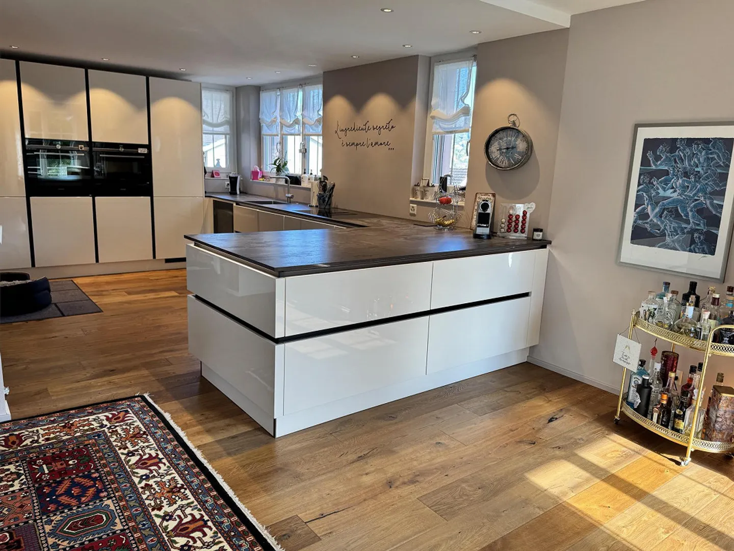 Modern, Luxurious & Centrally Located with Separate Studio - Photo 7 of 13