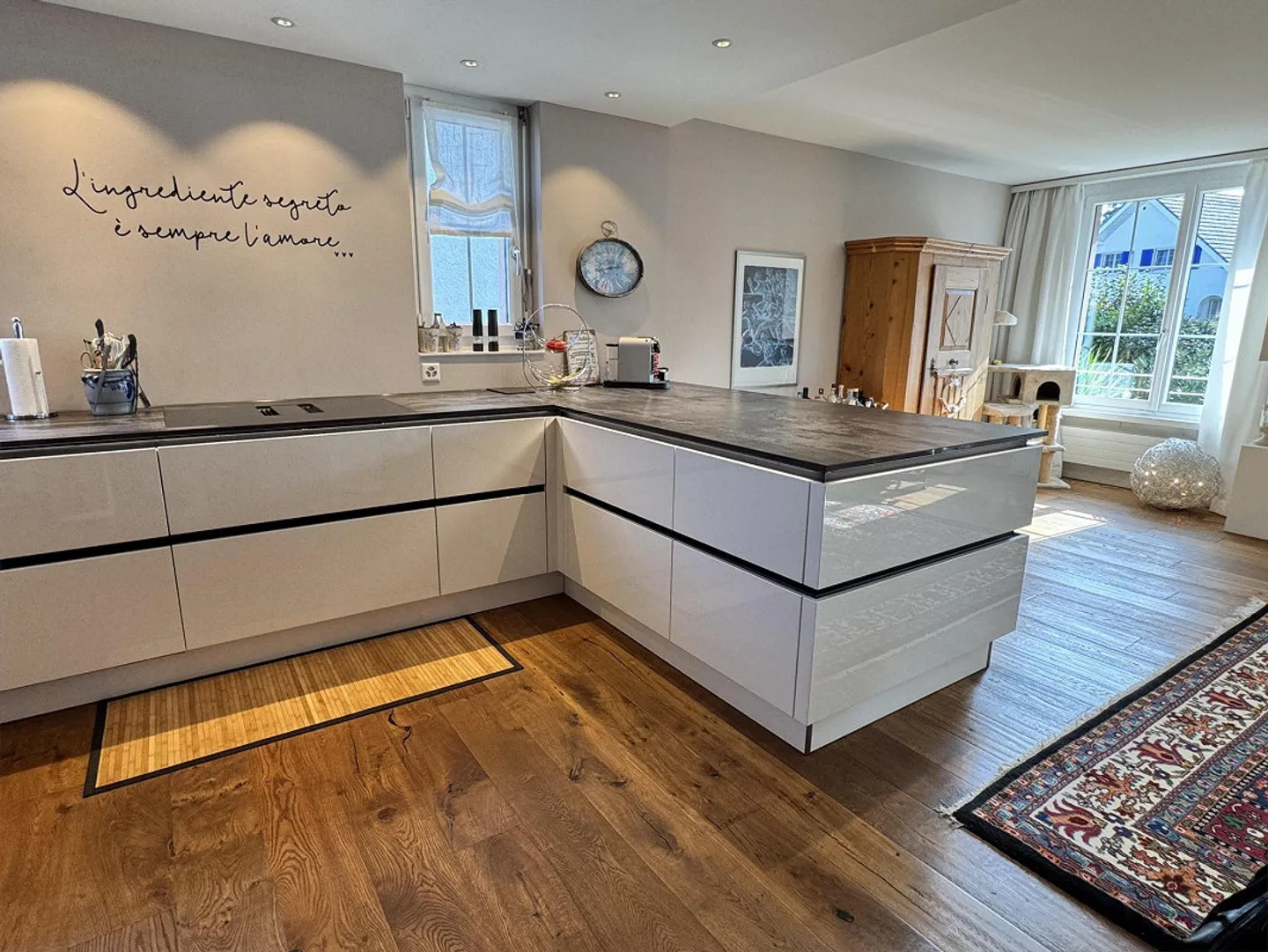 Modern, Luxurious & Centrally Located with Separate Studio - Photo 6 of 13