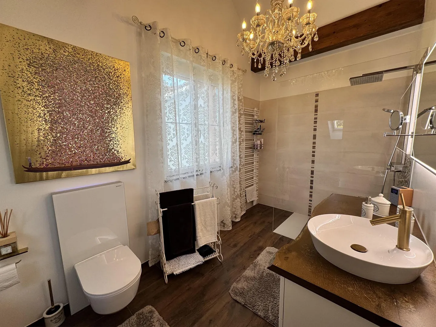 Modern, Luxurious & Centrally Located with Separate Studio - Photo 9 of 13