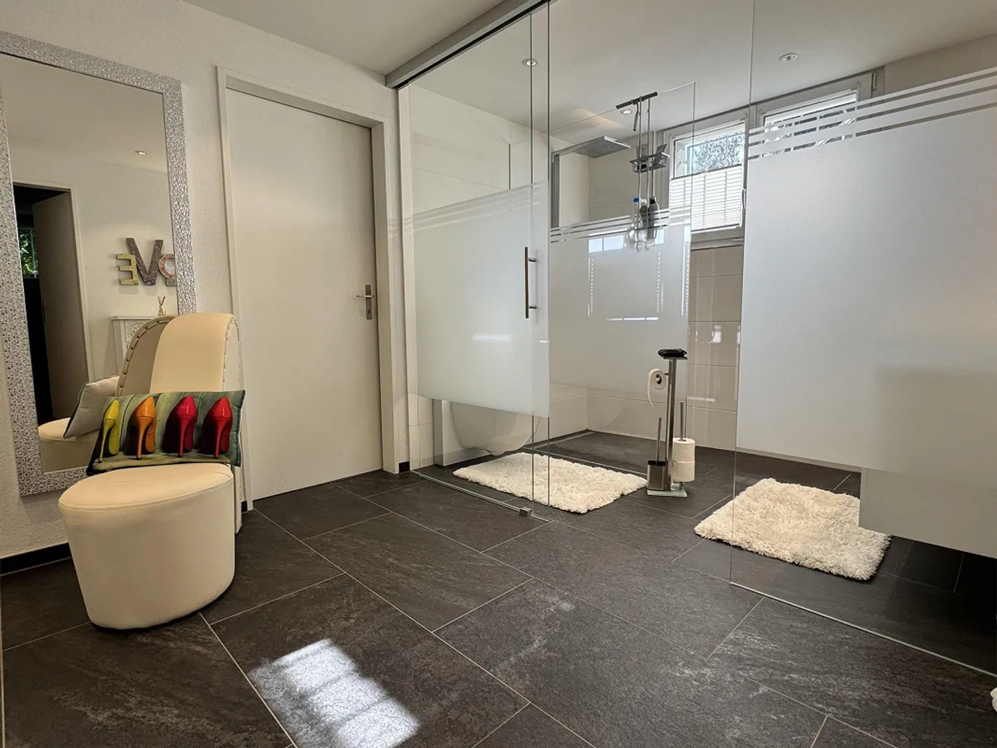 Modern, Luxurious & Centrally Located with Separate Studio - Photo 8 of 13