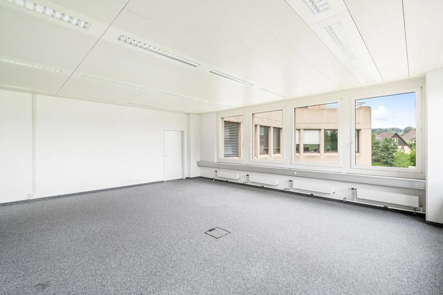 Attractive office space with flexible uses - Photo 5 of 10