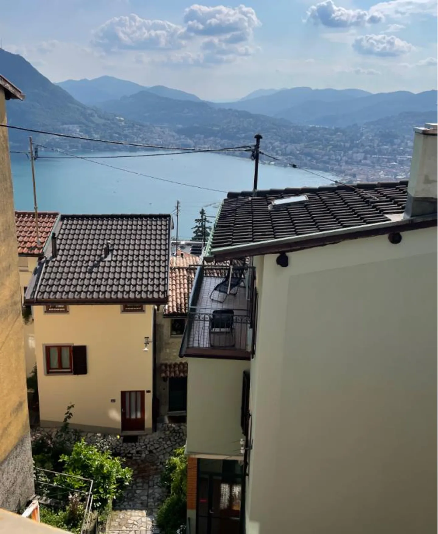 DUPLEX 3 PIÈCES AVEC VUE SUR LE LAC - RÉSIDENCE SECONDAIRE POSSIBLE - Photo 2 sur 9