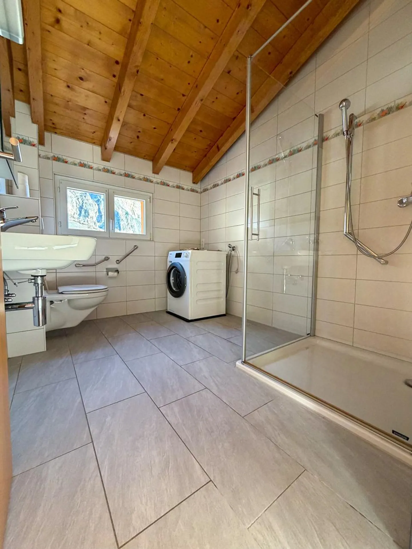 Wunderschöne 3,5-Zimmer-Wohnung mit atemberaubendem Blick in Chamoson/VS - Foto 8 von 13