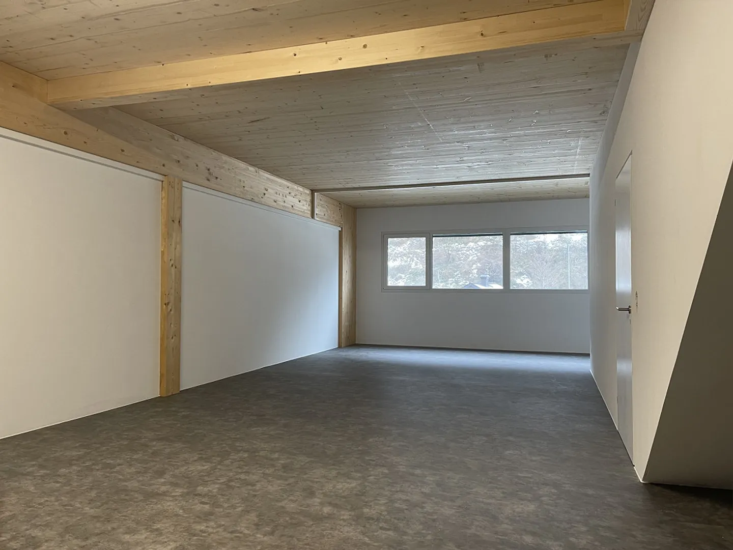 Room, approx. 65 m2, on the 1st floor, for rent in Amsteg - Photo 1 of 9