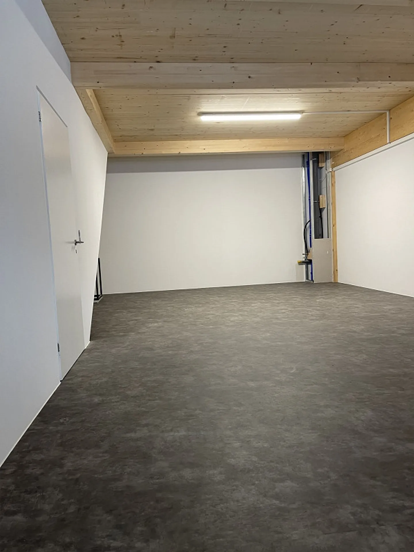 Room, approx. 65 m2, on the 1st floor, for rent in Amsteg - Photo 5 of 9