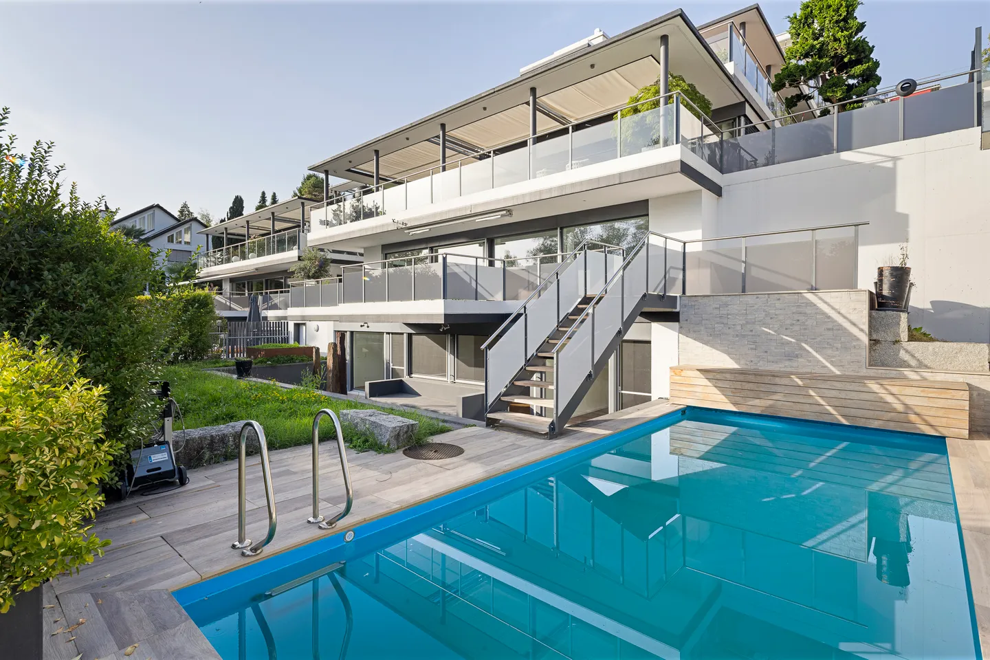 Vivere con piscina, grande terrazza e vista sulla Limmat - Foto 1 di 15