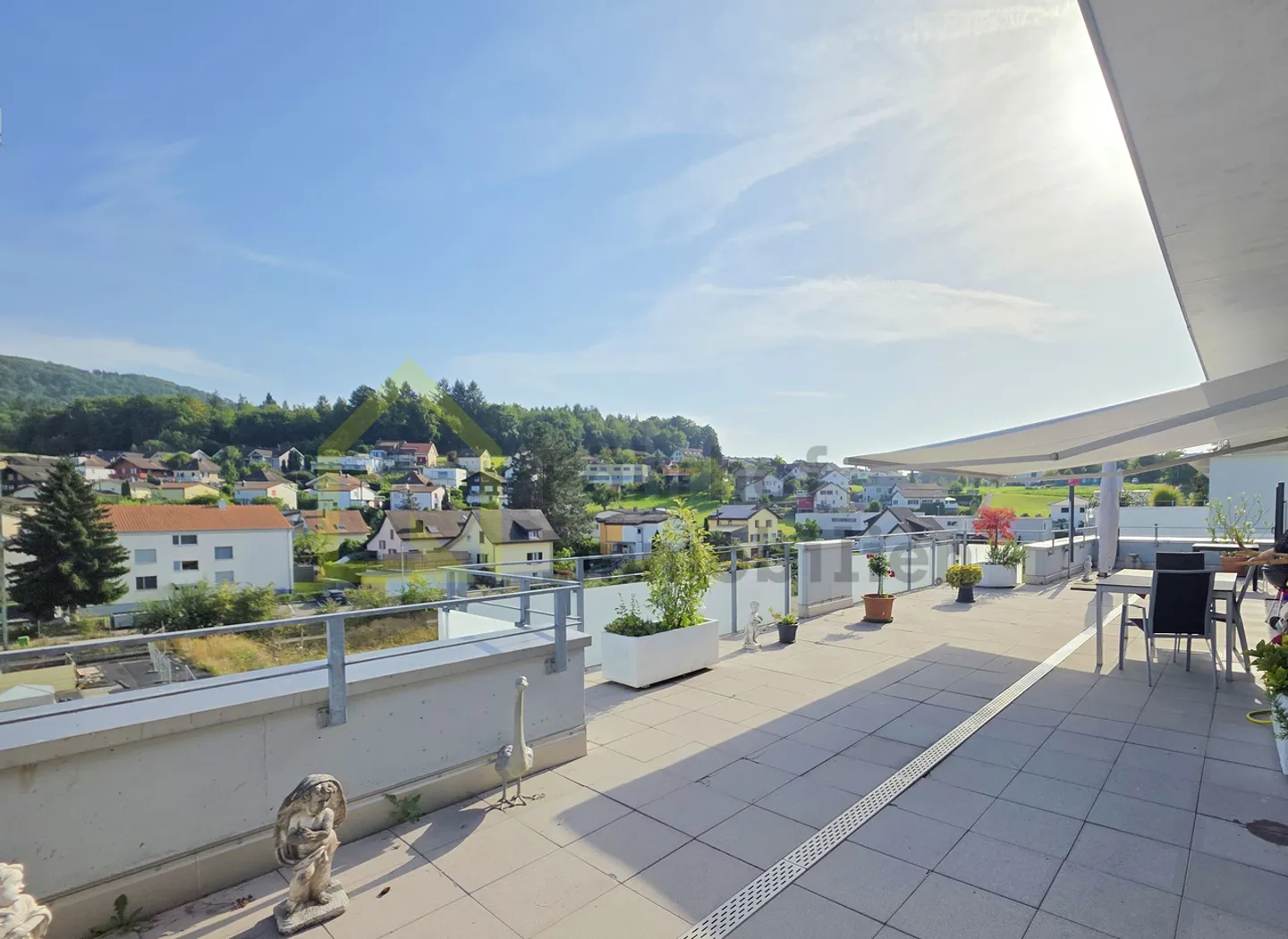 Appartement penthouse exclusif avec une terrasse sur le toit de rêve et deux places de parking - Photo 16 sur 18