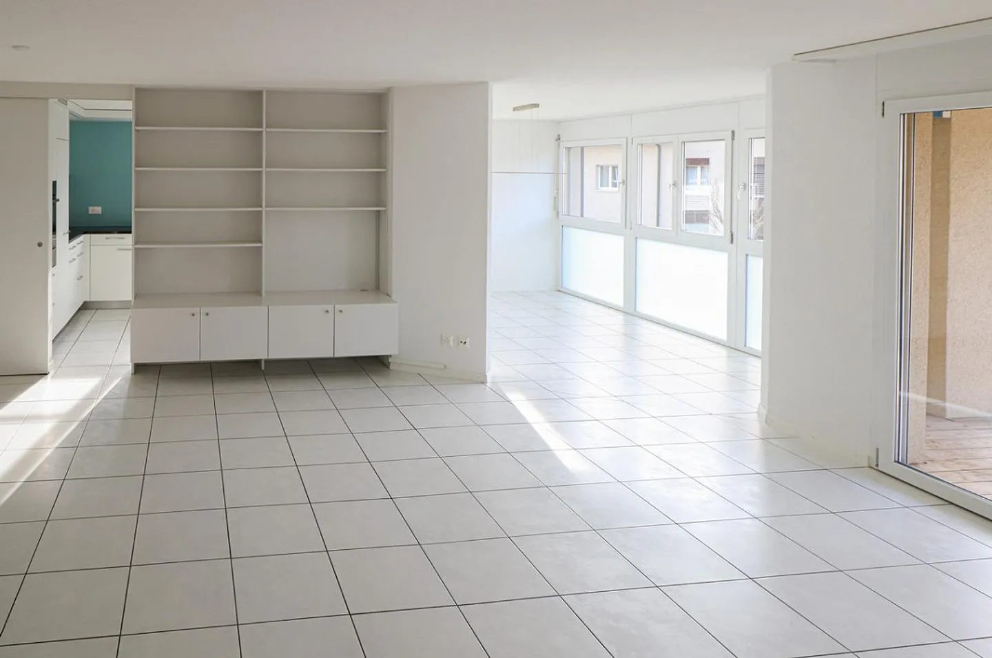 Luminoso appartamento di 6,5 stanze con loggia e comfort moderno - Foto 2 di 7