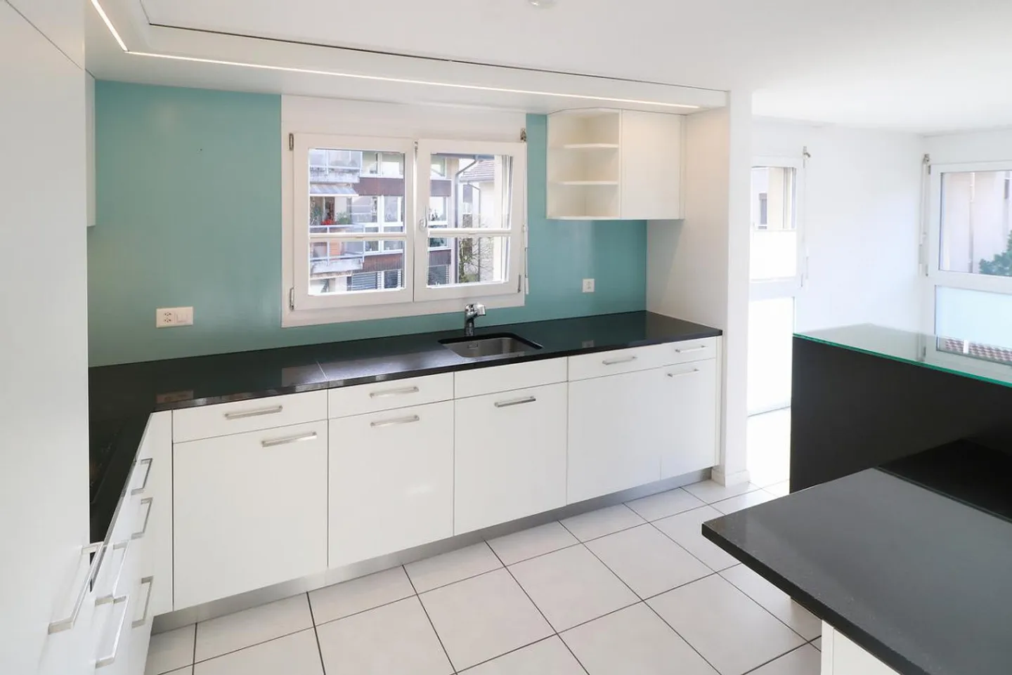 Luminoso appartamento di 6,5 stanze con loggia e comfort moderno - Foto 4 di 7