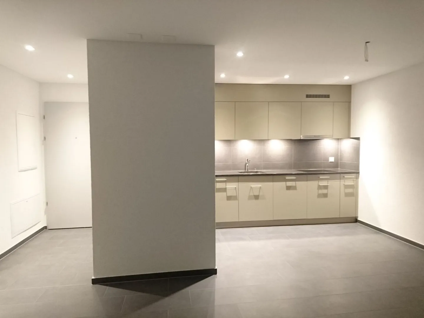 Beautiful 2.5-room apartment in an ideal location for rent - Photo 2 of 8