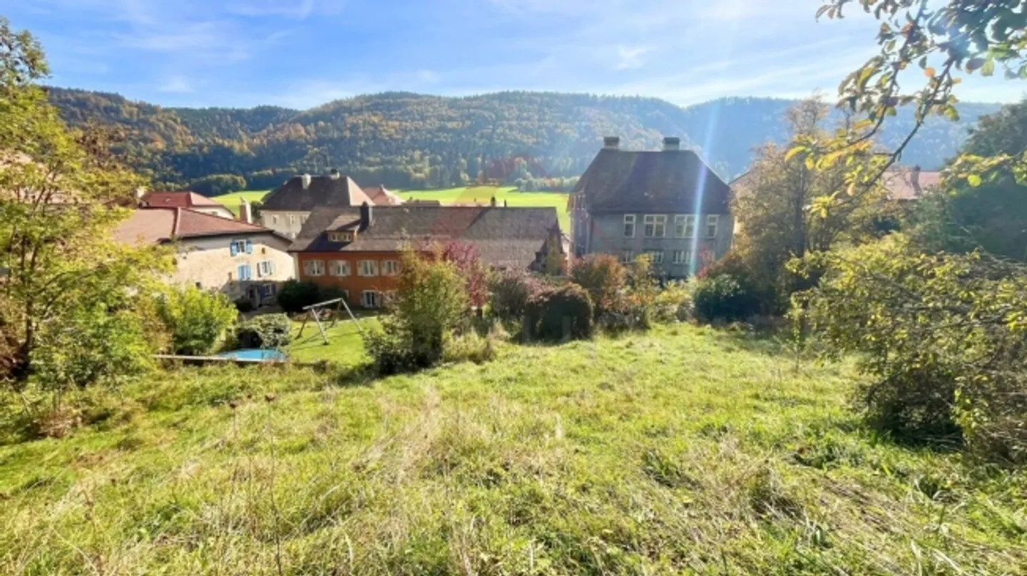 Sonvilier (BE) - Large flat land 1,200 m² facing south, high potential (2 villas or 3-4 terraced houses) - CHF 299,000 - Photo 4 of 7