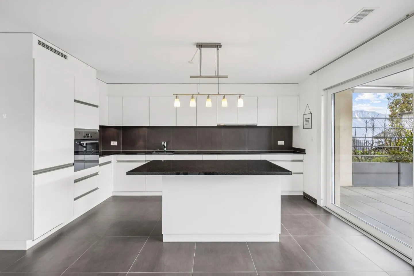 Magnifique appartement avec jardin privé et grande terrasse - Photo 5 sur 13