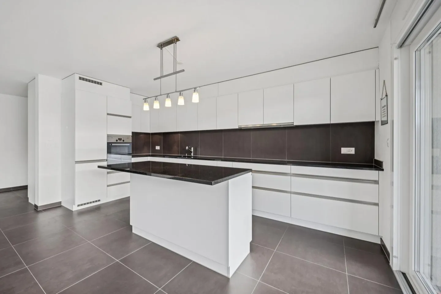Magnifique appartement avec jardin privé et grande terrasse - Photo 6 sur 13