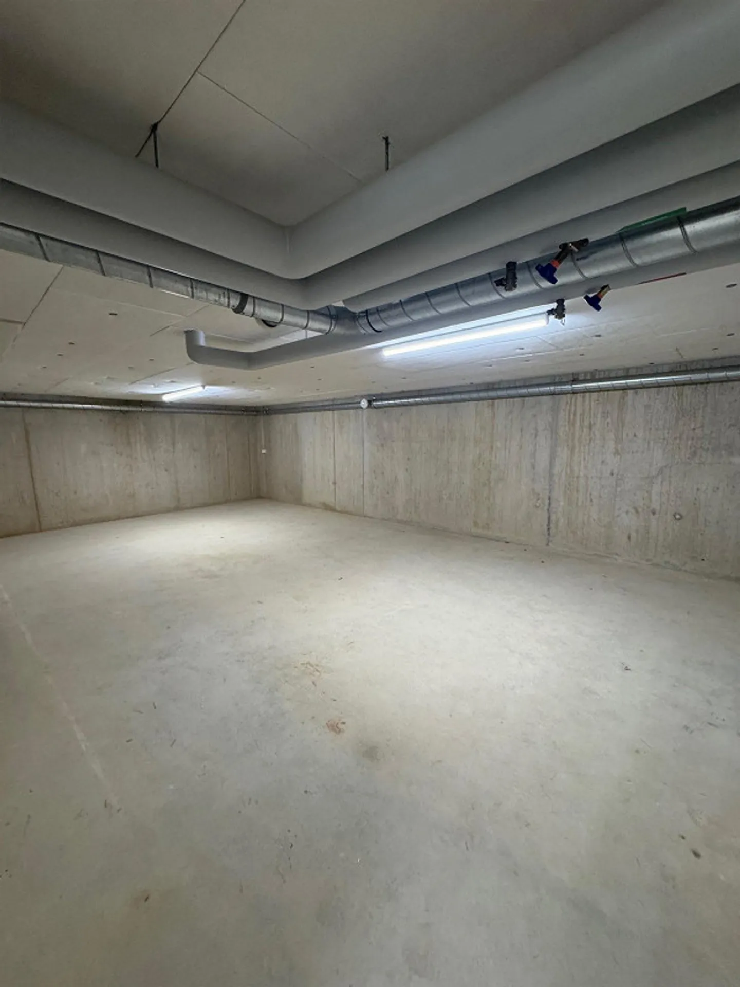 2 grandi magazzini in affitto - Foto 1 di 3