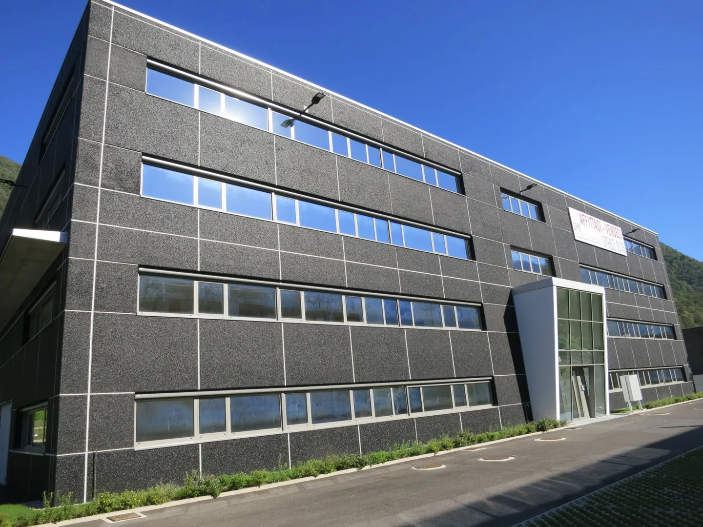 Superfici commerciali/uffici da 150 a 1.200 mq - Foto 1 di 3