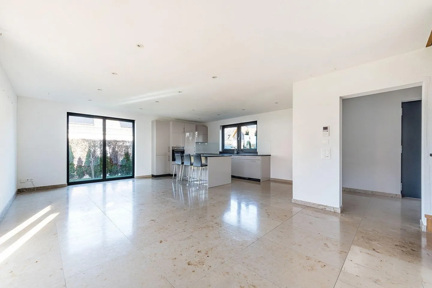 Duplex Moderne en Emplacement Calme - Photo 2 sur 13