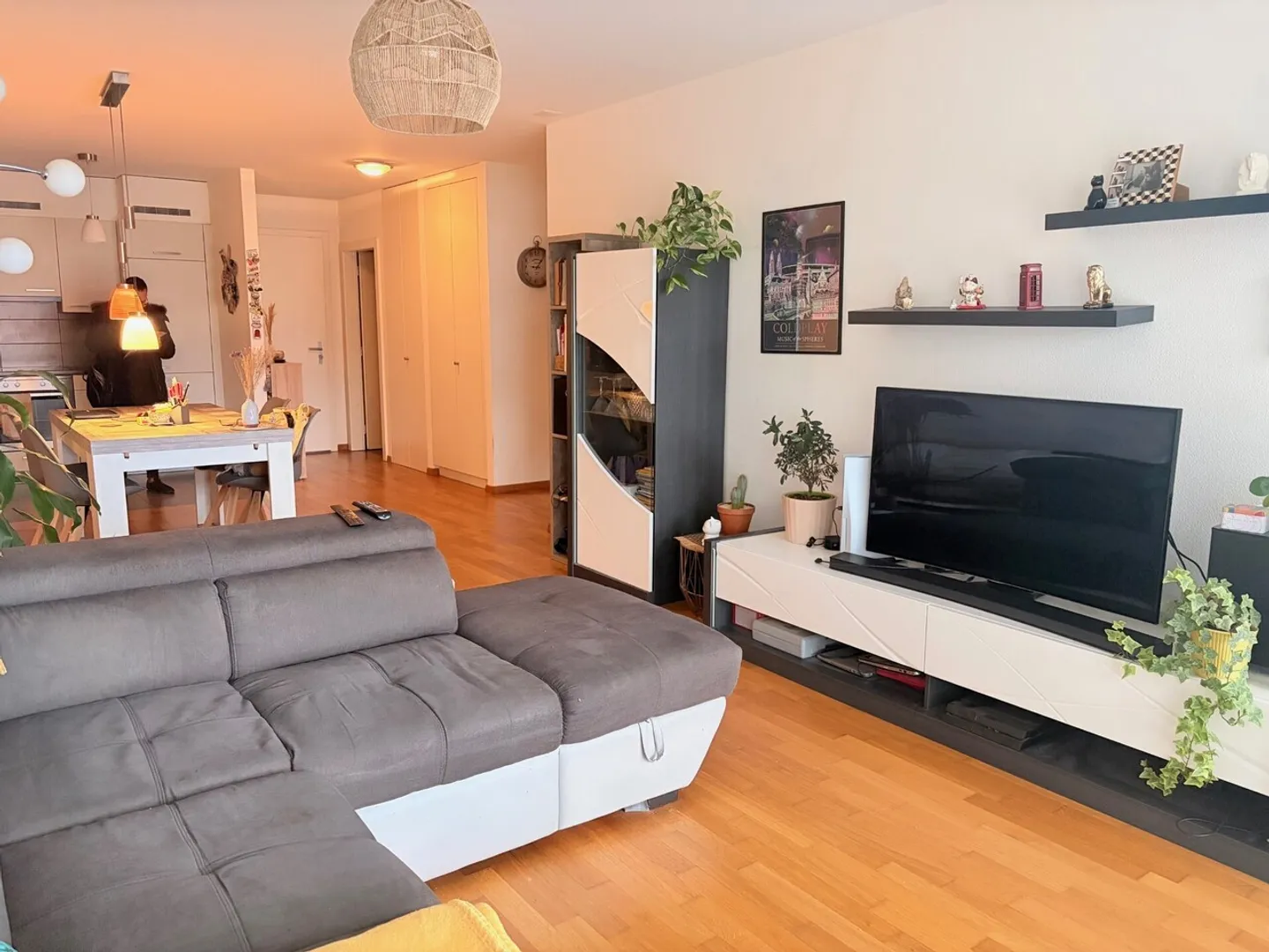 BEAUTIFUL 2.5 ROOM APARTMENT WITH LARGE BALCONY - Photo 6 of 7