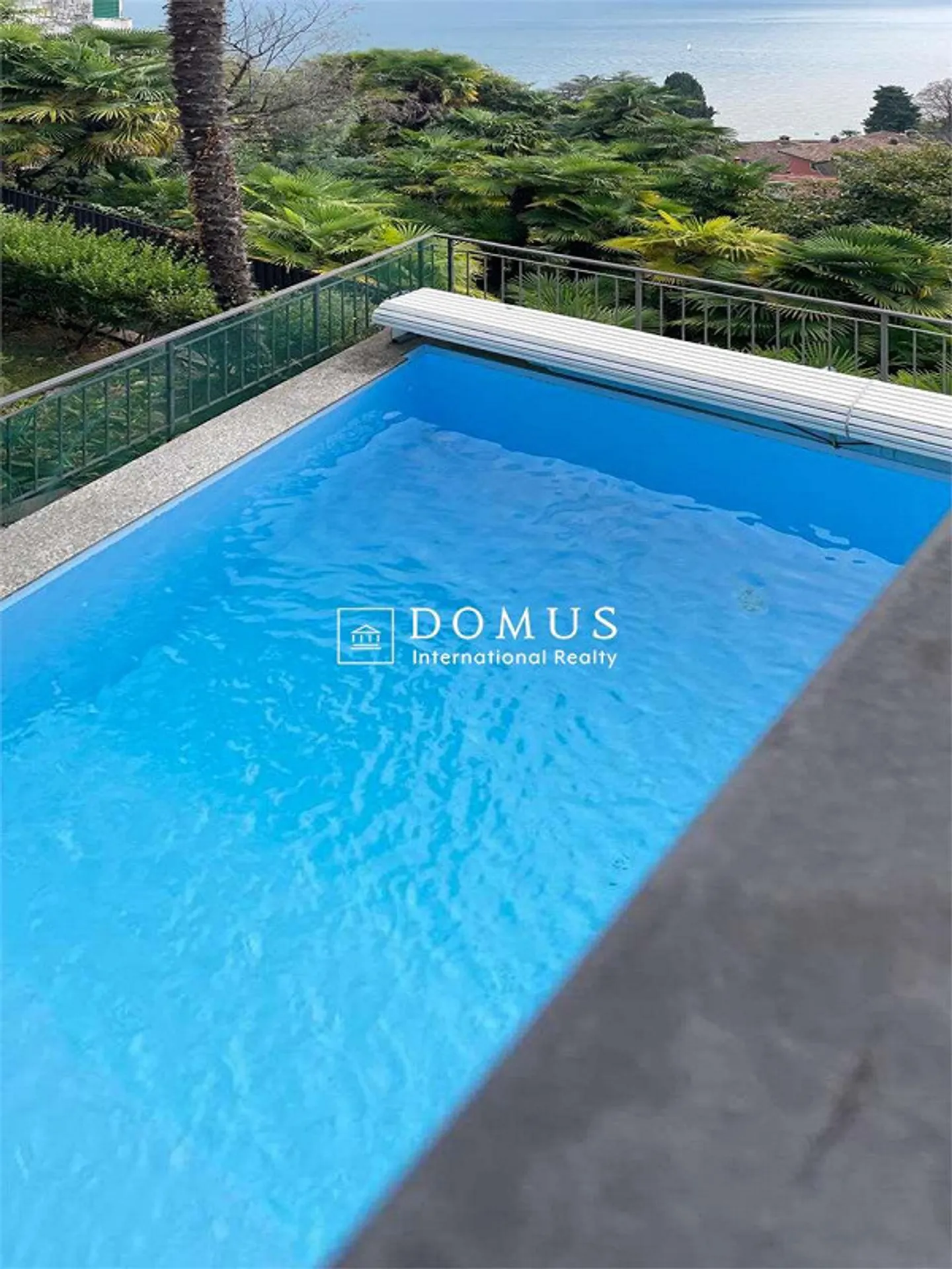 Breathtaking lake view, pool and privacy - Photo 3 of 13