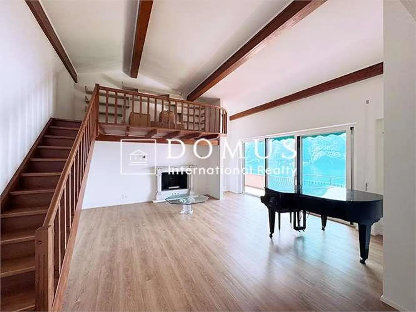 Breathtaking lake view, pool and privacy - Photo 4 of 13