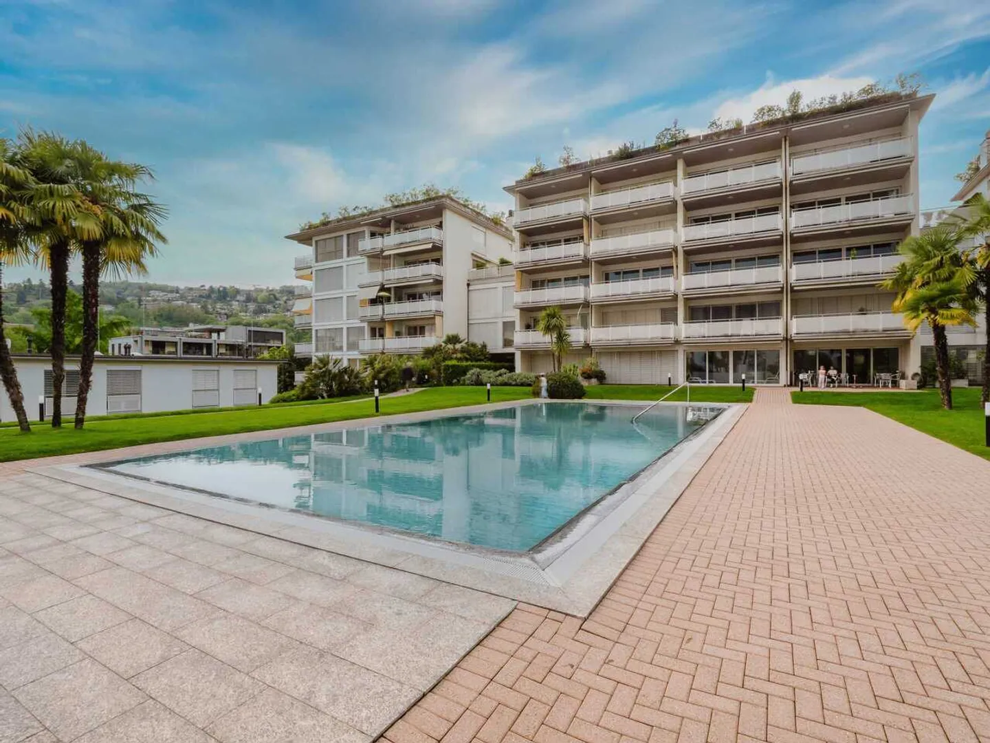 Stylish 1.5-room apartment in Lugano – with indoor pool, sauna, and fitness area - Photo 1 of 13