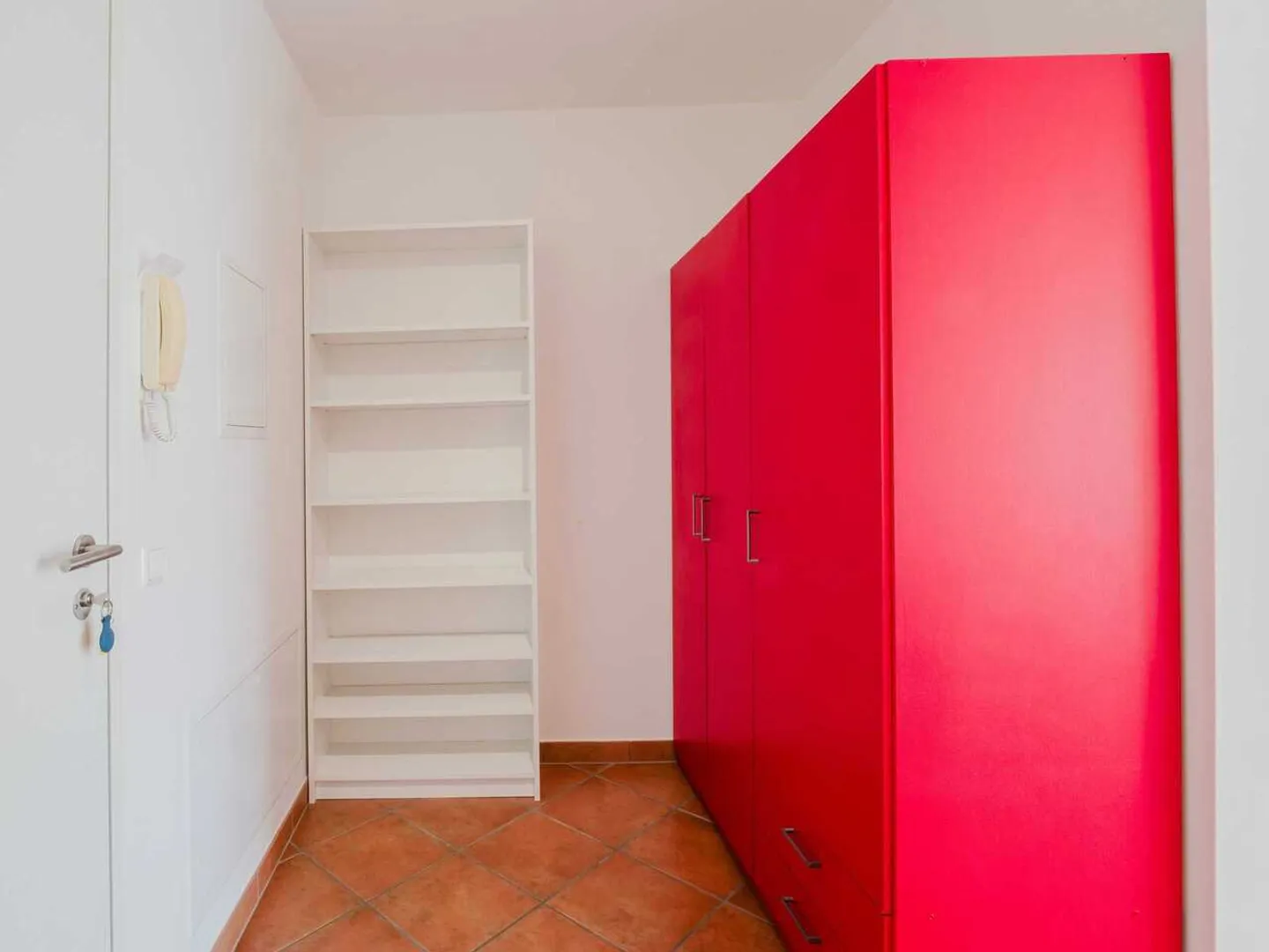 Stylish 1.5-room apartment in Lugano – with indoor pool, sauna, and fitness area - Photo 8 of 13