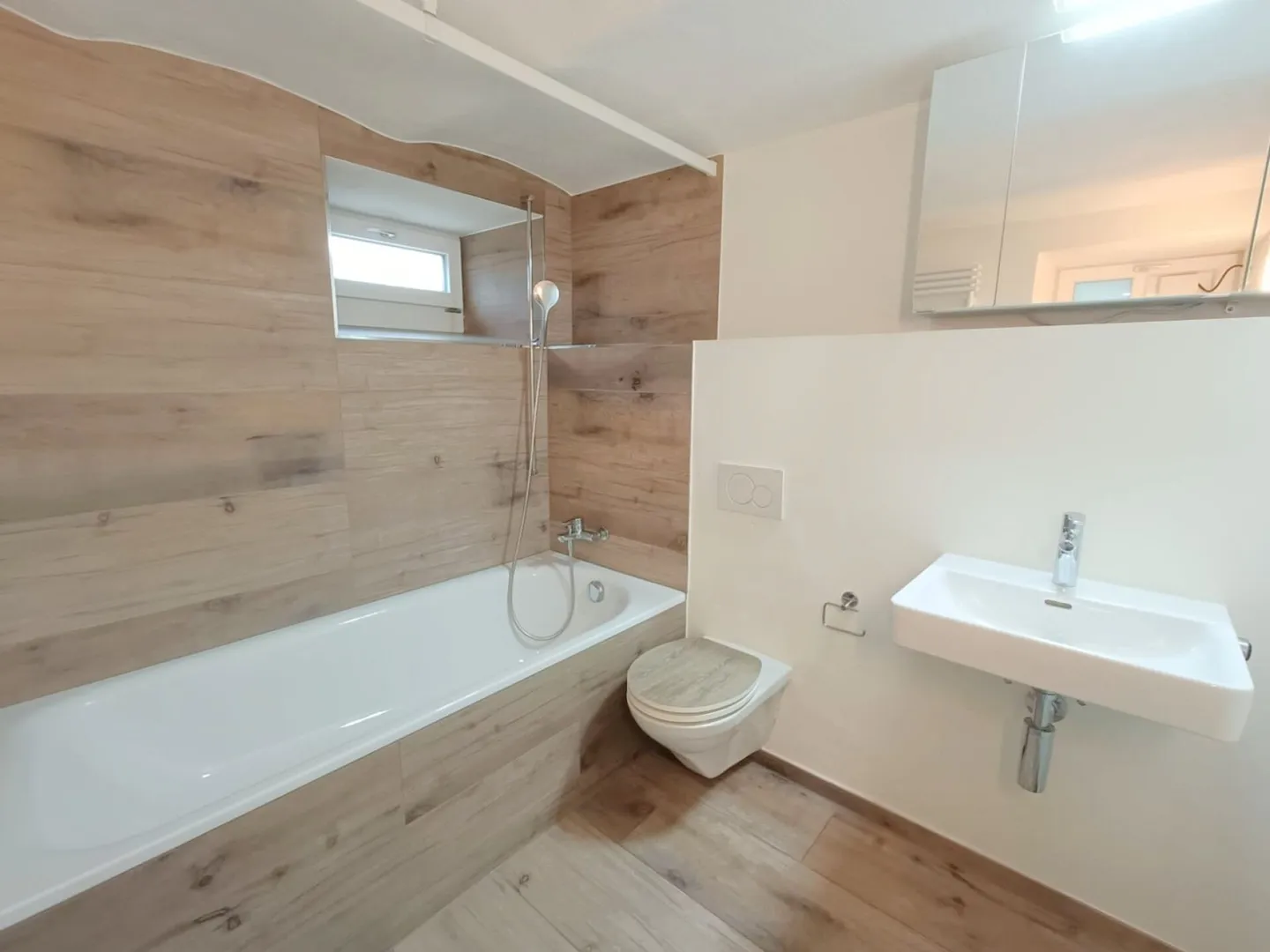 Welcome and live comfortably! - Photo 2 of 10