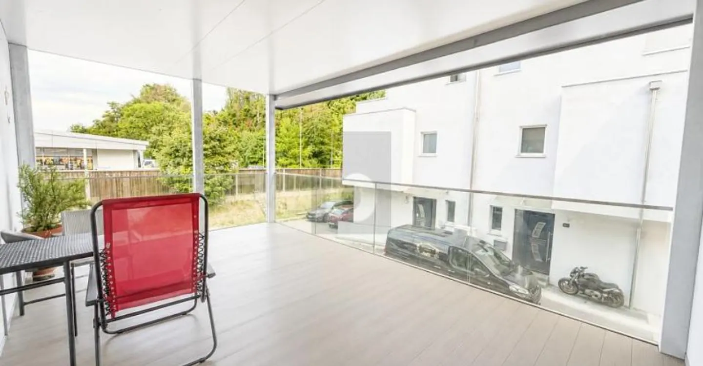 PRICE HIT! MODERN, WITH LARGE TERRACE - Photo 5 of 6