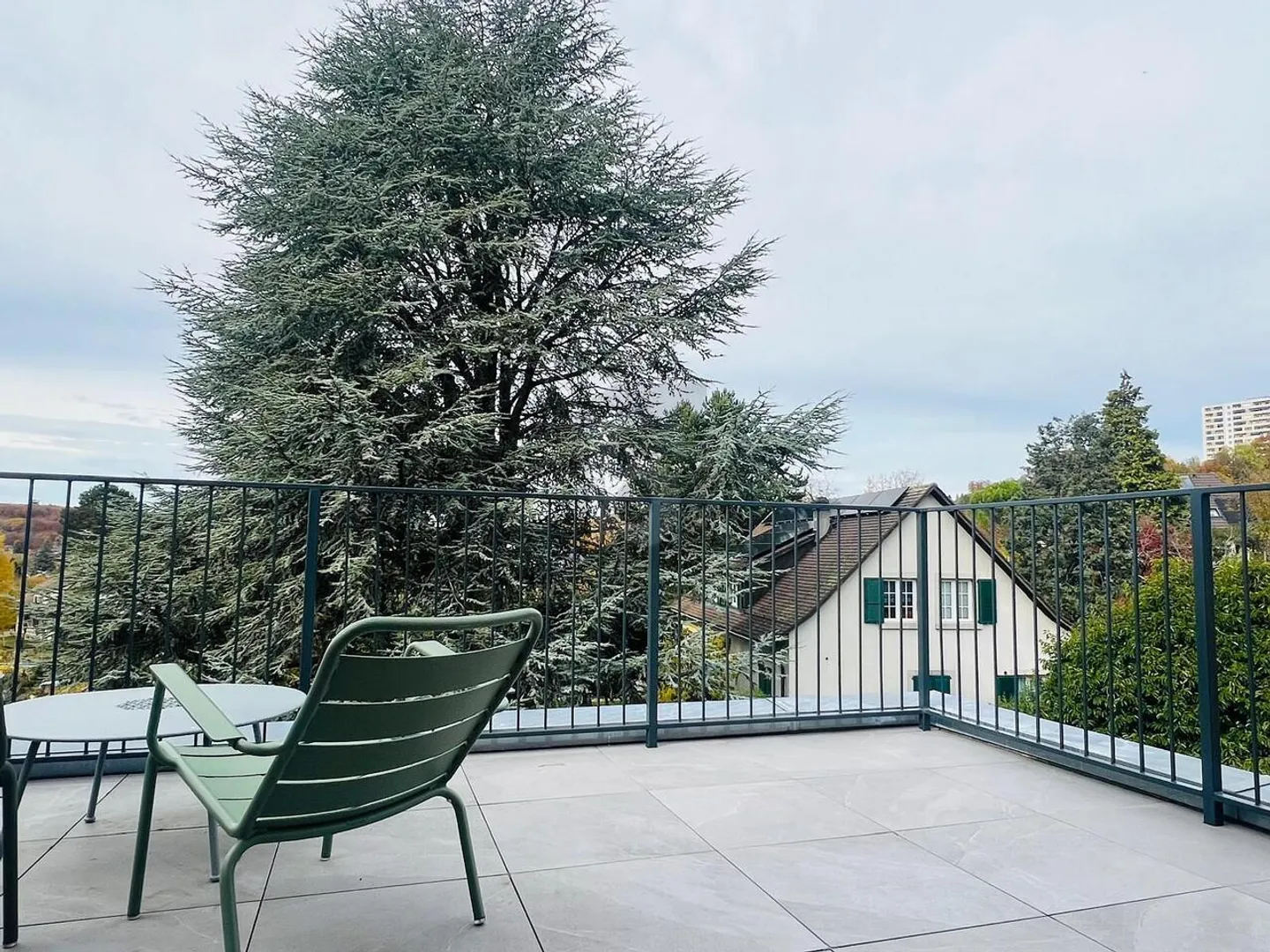 Maison Mitoyenne Moderne - Photo 1 sur 6