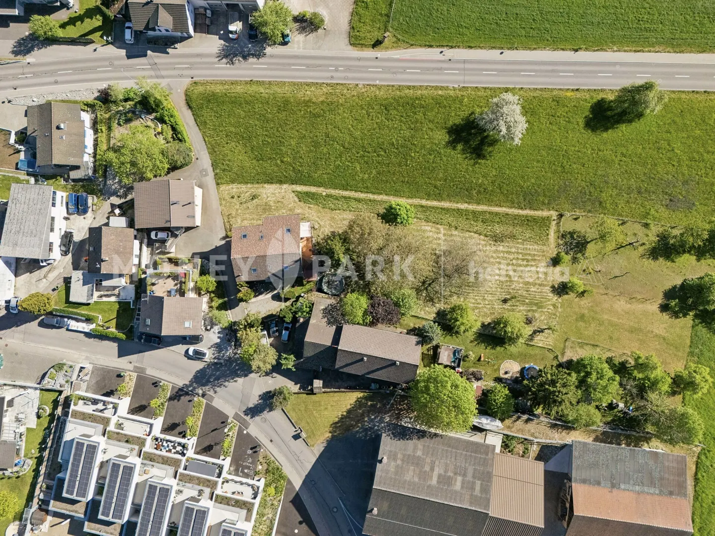 Terreno edificabile con proprietà esistente di alta qualità. Un'opportunità rara. - Foto 2 di 12