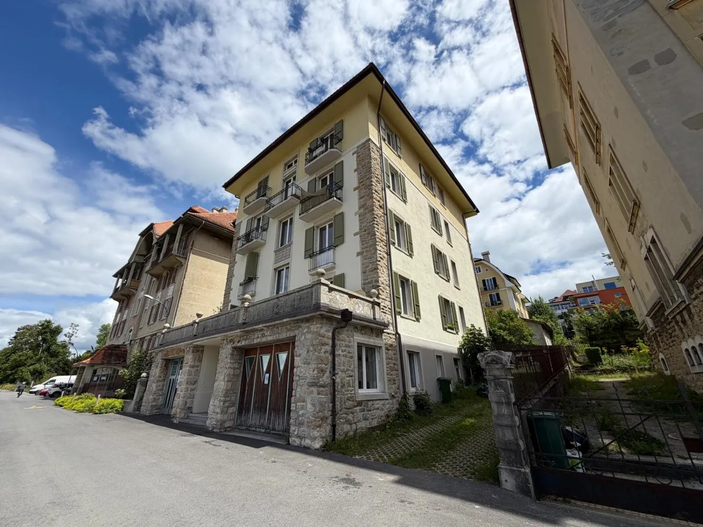 Incantevole appartamento di 2,5 stanze con balcone a La Chaux-de-Fonds - Foto 1 di 6