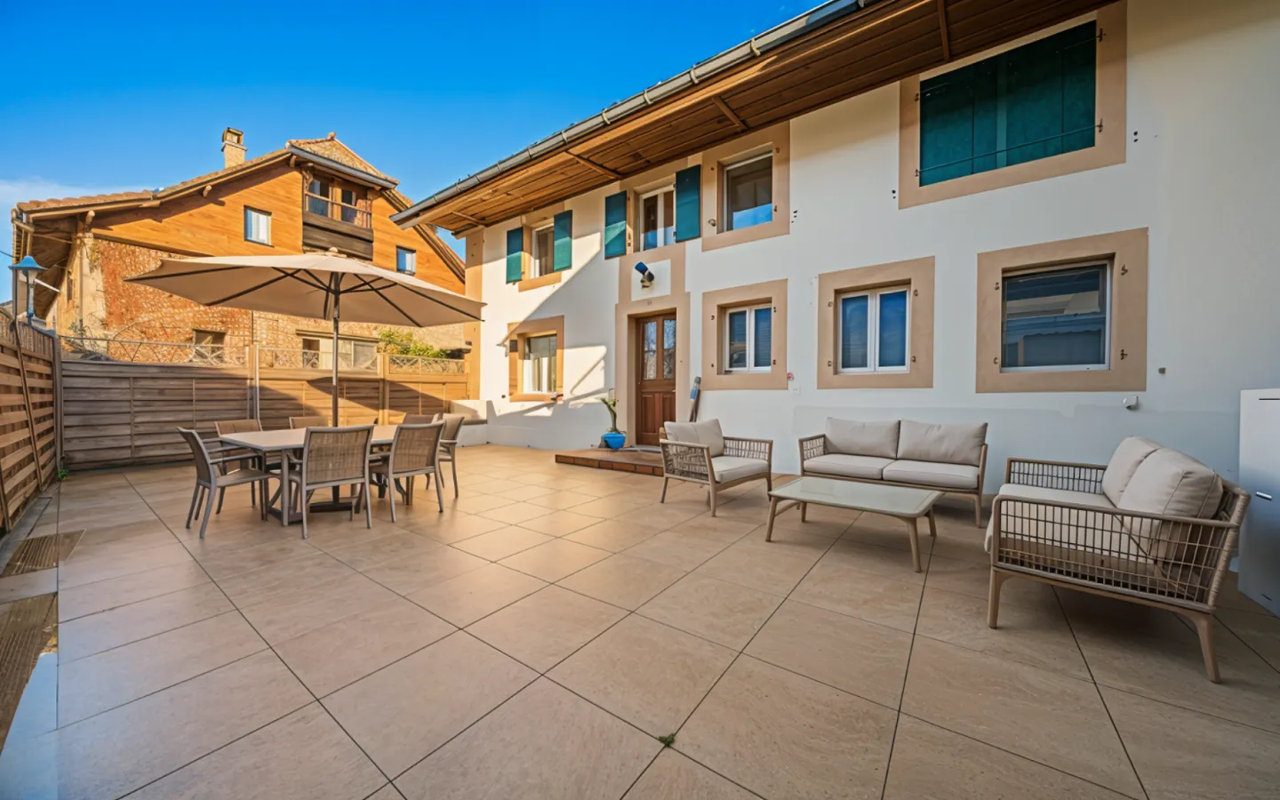 Spazioso duplex completamente ristrutturato con grande terrazza esterna - Foto 1 di 2