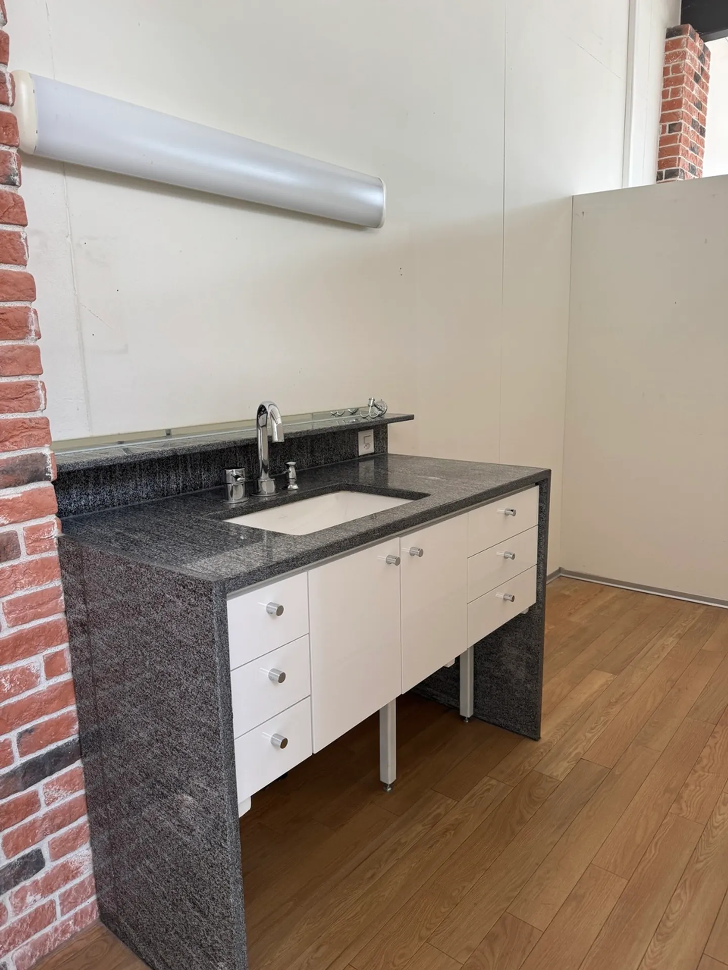 Bureau ou espaces commerciaux LOFT lumineux et spacieux - Photo 5 sur 6