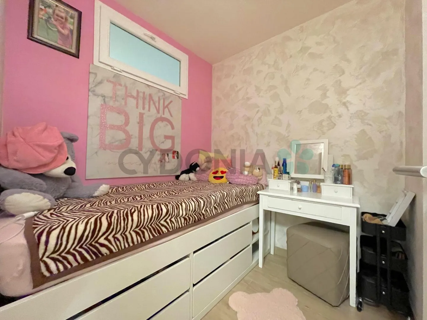 MAGNIFICENT RENOVATED 4.5-ROOM APARTMENT LOCATED IN MEYRIN - Photo 8 of 9