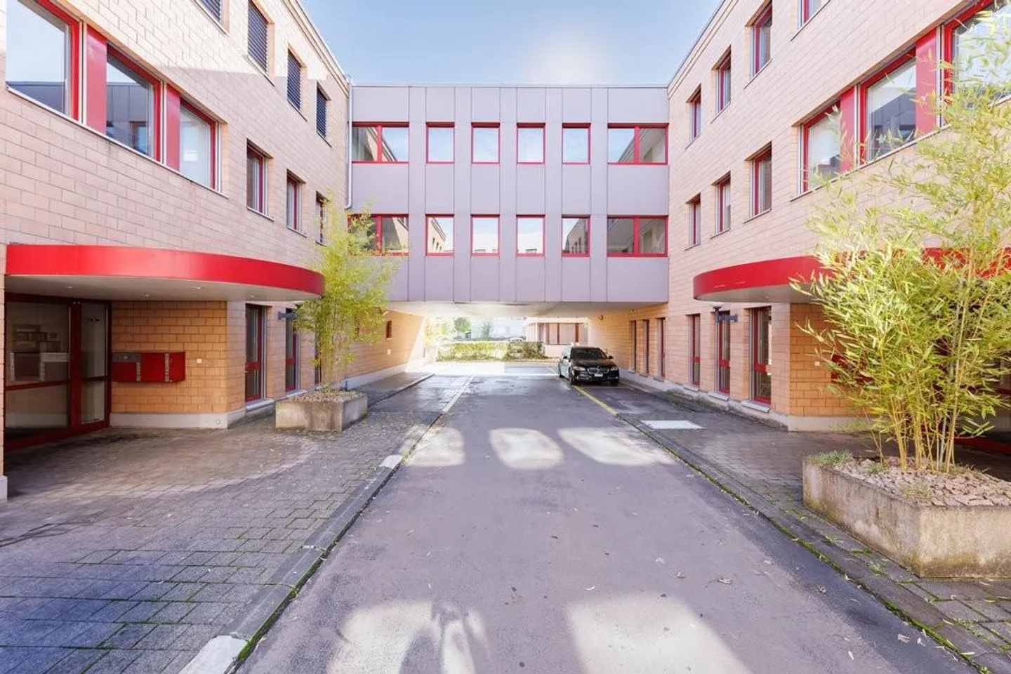 Vielseitige Büroräume in Bottmingen - Foto 1 von 6