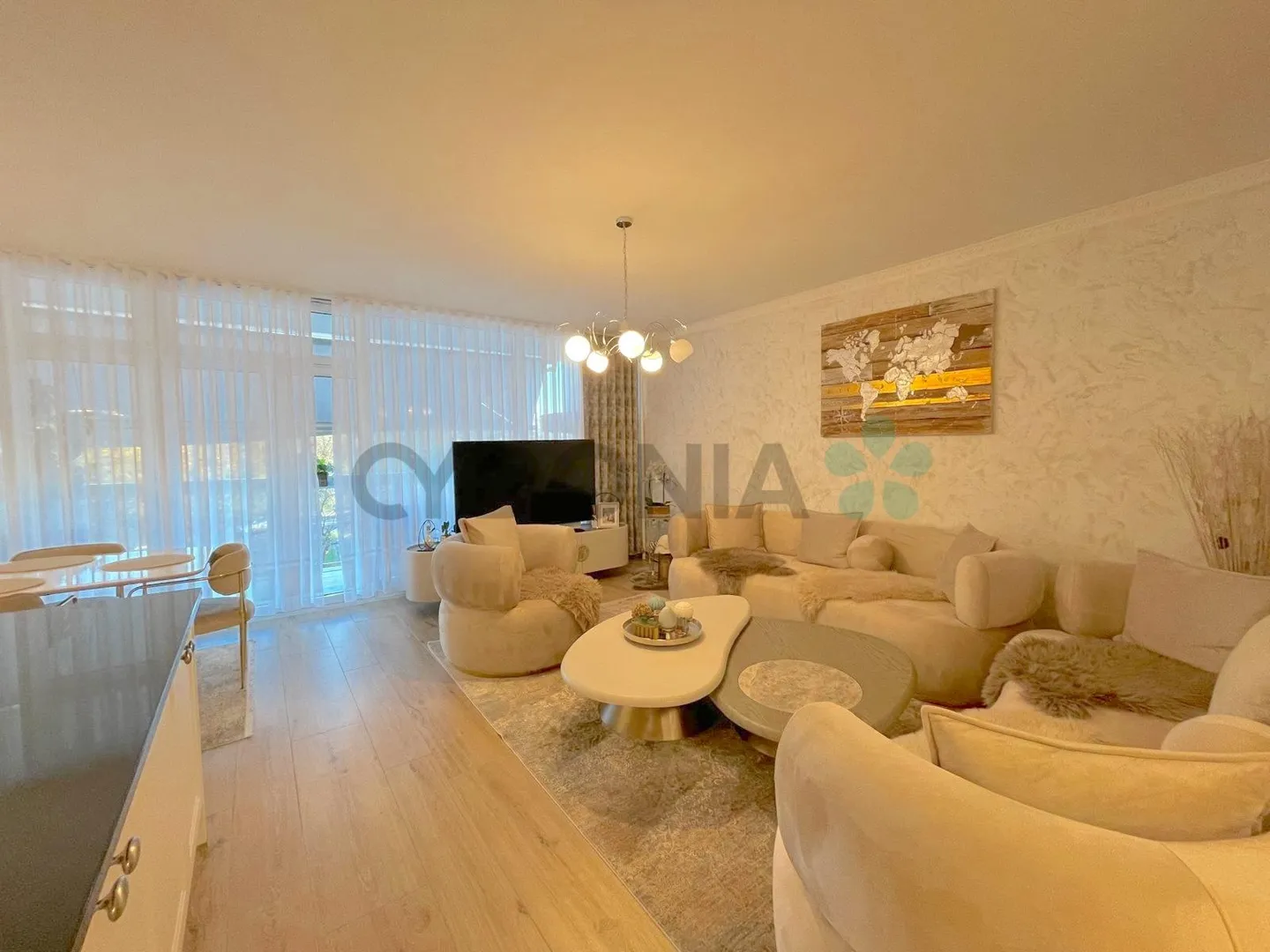 MAGNIFICENT RENOVATED 4.5-ROOM APARTMENT LOCATED IN MEYRIN - Photo 4 of 9